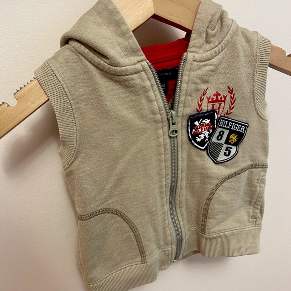 Tommy Hilfiger vest sweater for an 18 month boy. - Picture 5 of 5